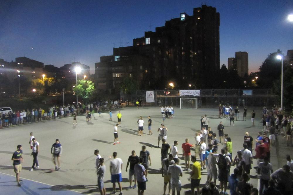 Baklje i topovski udari: Najvatreniji turnir u malom fudbalu igra se u blokovima! (FOTO) (VIDEO)