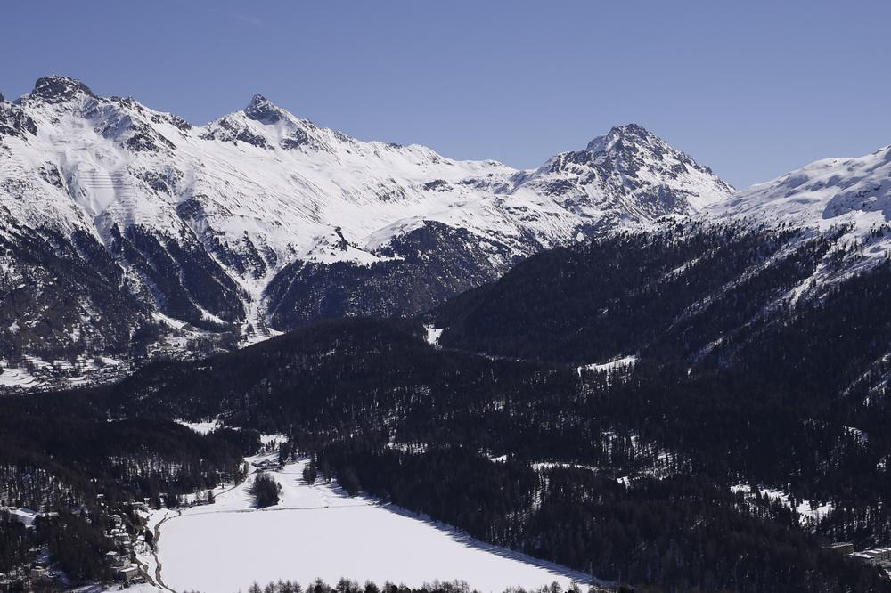 Troje skijaša poginulo na Alpima, petoro povređeno