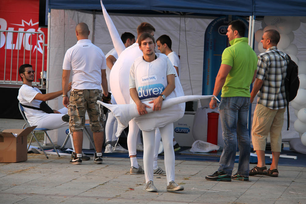 Rusi su zabranili Durex kondome, a reakcije na internetu su burne! (GIF)