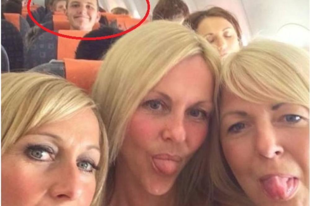 Napravili su selfi nakon dve godine, na istom mestu, i uvideli nešto vrlo bizarno (FOTO)