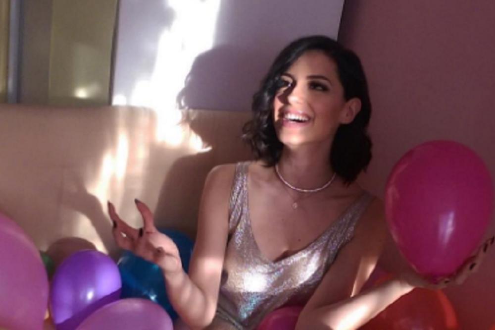 Kakva guzaaaaa! Sara Jo pokazala ludački dobro dupe! (FOTO)