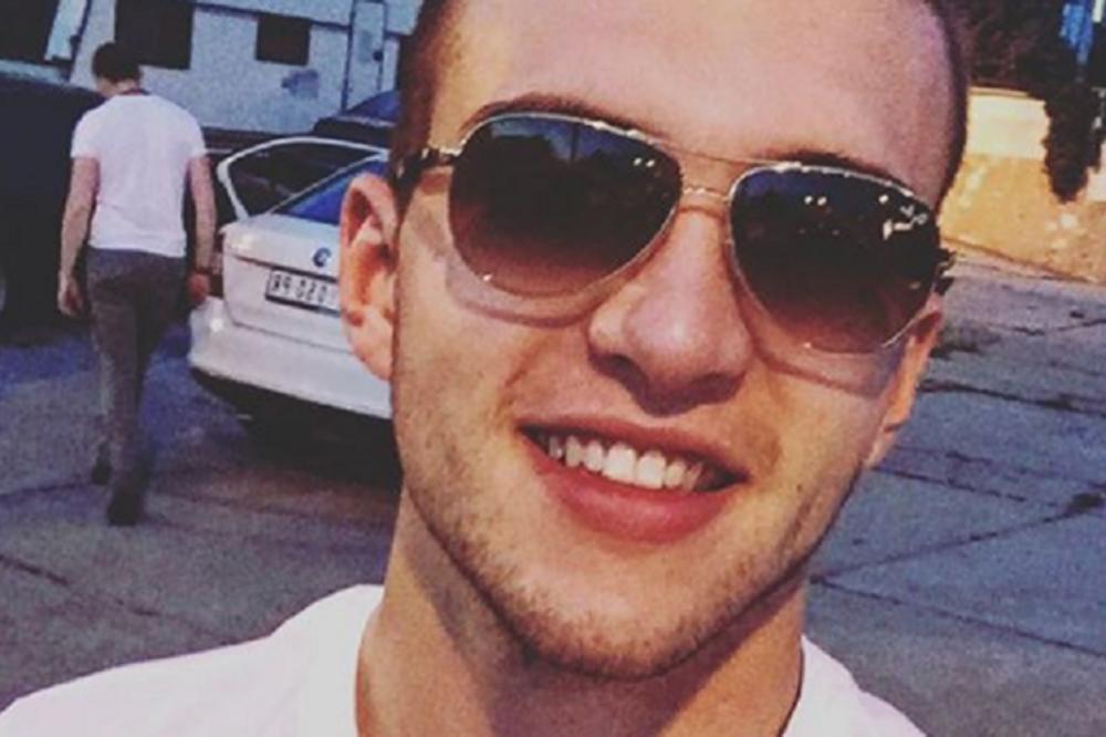 Maša ovo nije radila! Veljko objavio fotku sa golom devojkom pre seksa! Guza u gro planu! (18+)