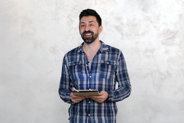 -Il’ si bos il’ si hadžija! Evo kako se Amidža probijao kroz poplavu! (VIDEO)