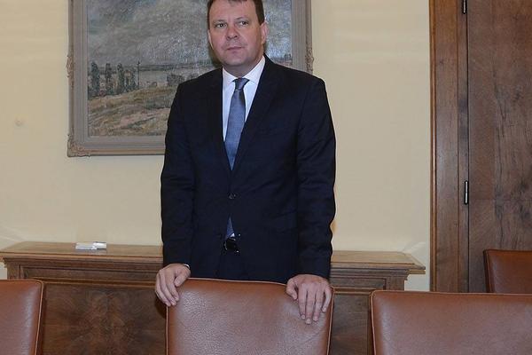 IGOR MIROVIĆ POZITIVAN NA KORONU! Iz kabineta saopšteno KAKO SE OSEĆA predsednik Vlade Vojvodine!