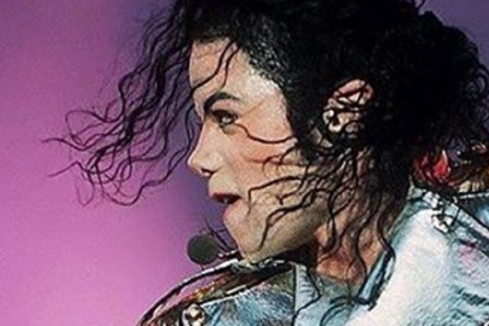 Majkl Džekson je živ, ćerka ga slučajno uslikala u autu! (FOTO)