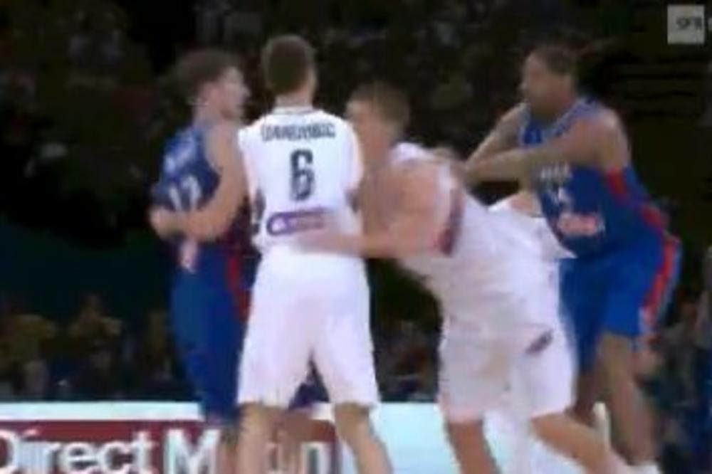 Umalo tuča Srba i Francuza! Jokić završio na podu! (VIDEO)