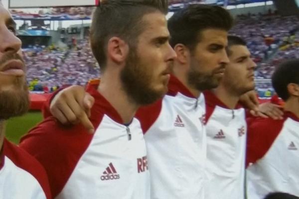 Pike pokazao srednjak španskoj himni, pa onda pozvao na ujedinjenje! (FOTO) (VIDEO)