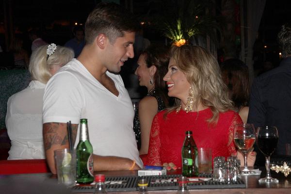 Ima li ko srećniji od nje? Ovako je Ana Kokić reagovala na vest o Rađenovom povratku u bazen!