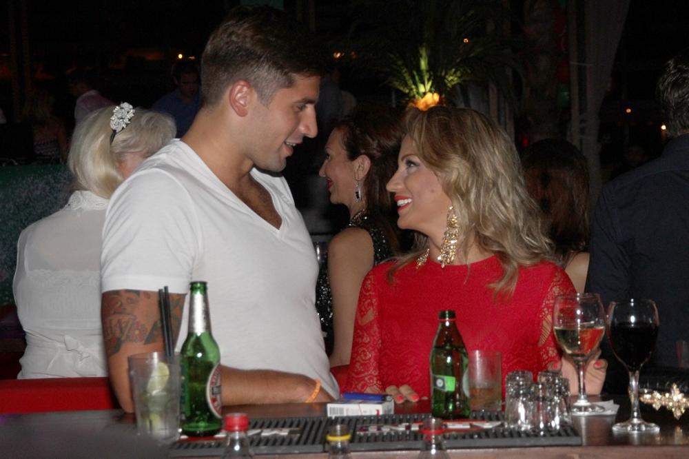 Ima li ko srećniji od nje? Ovako je Ana Kokić reagovala na vest o Rađenovom povratku u bazen!