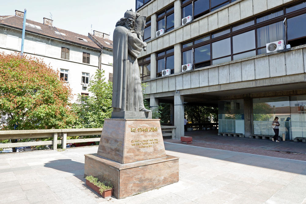 IPAK NIKO NIJE PAO! Radniku pozlilo kod Palate pravde, ODVELA GA HITNA