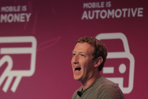 Zabrinućete se i vi: Zakerberg je ovom fotkom uplašio ceo svet (FOTO) (GIF)