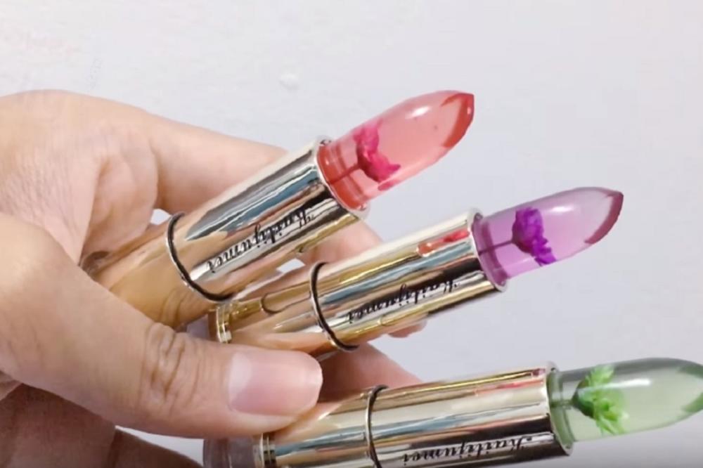 Devojke su odlepile za ovim providnim ruževima sa cvećem (FOTO) (VIDEO)