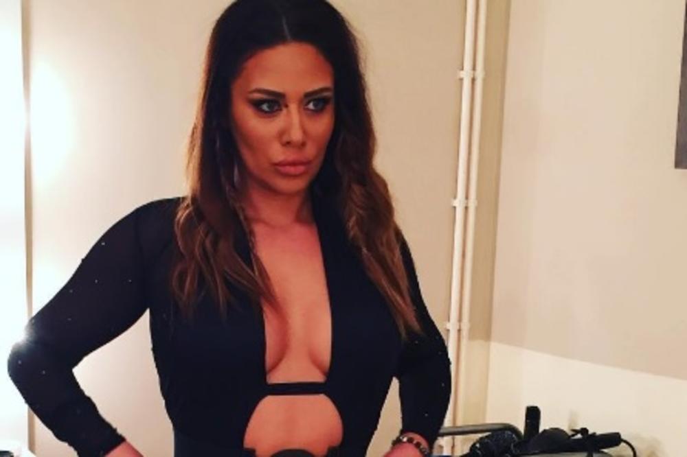 Tek se oženio, a već u zagrljaju starlete! Šta če Ana reći Rasti kada vidi ovo? (VIDEO)