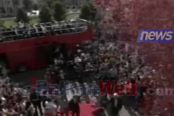 Albanci dočekani kao heroji: Šta bi tek bilo da su prošli grupu! (VIDEO)
