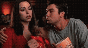 Danas imate dosta udvarača, ali kao da vam se niko od njih ne sviđa (GIF)