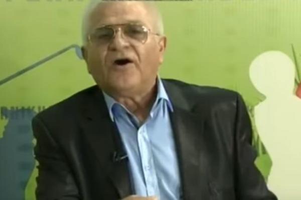 Zaustavite ovog čoveka, poumiraćemo od smeha! Bard Živa izmislio novu fudbalsku taktiku! (VIDEO)