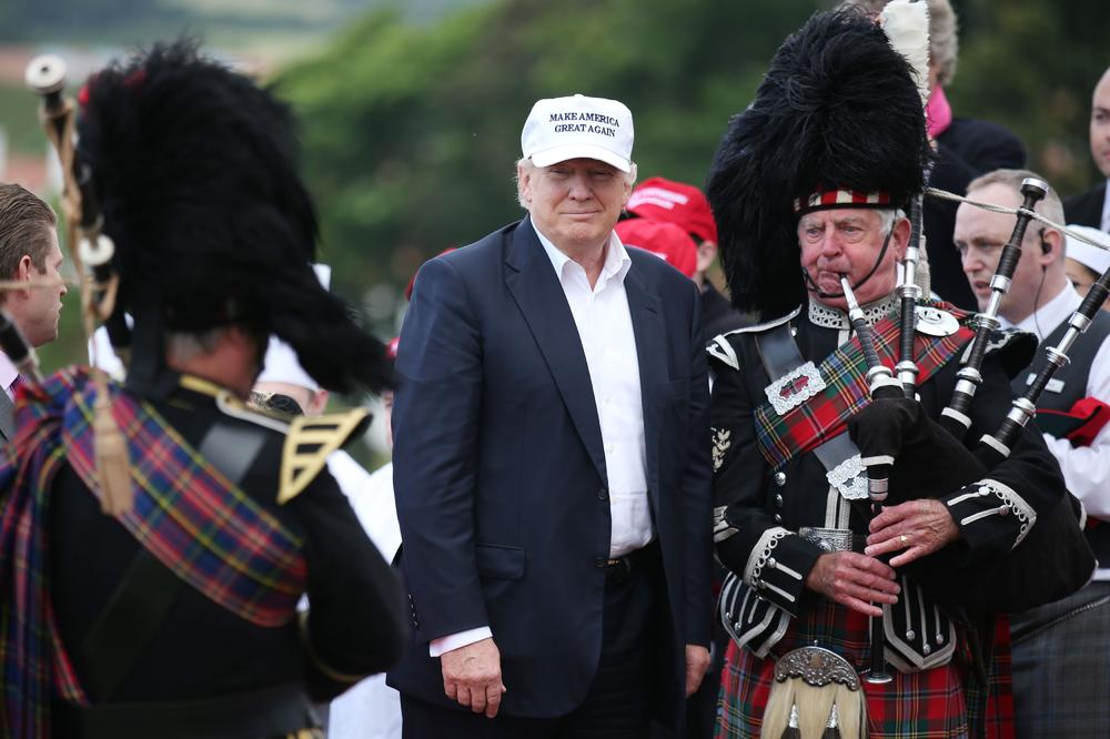 U međuvremenu u Škotskoj: Tramp slavi Bregzit i otvara golf terene (FOTO) (VIDEO)