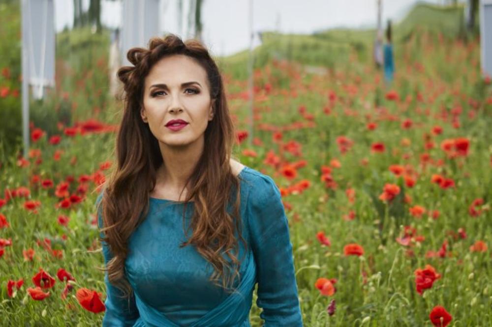 Aleksandra Radović promovisala Moskvu: Jedinstvena pesma i spot koji će obeležiti leto (VIDEO)