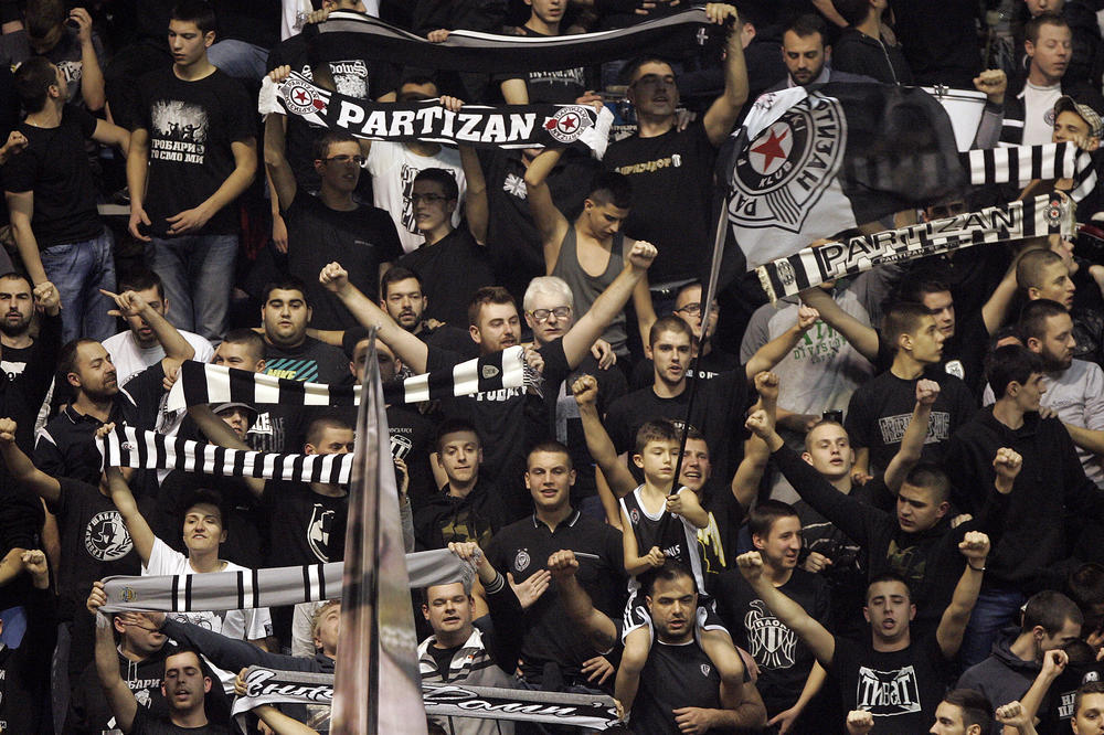 Grobari donirali novac košarkaškom klubu Partizan!