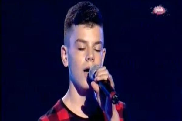 Mali Žarko ima glas anđela: Otpevao je pesmu bolje od pola srpske estrade i oduvao žiri! (FOTO)