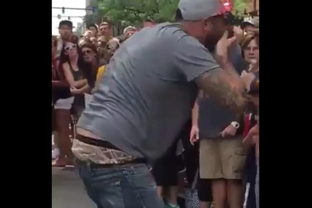 Koliko pijan moraš da budeš da bi pojeo izmet na proslavi titule?! (UZNEMIRUJUĆI VIDEO)