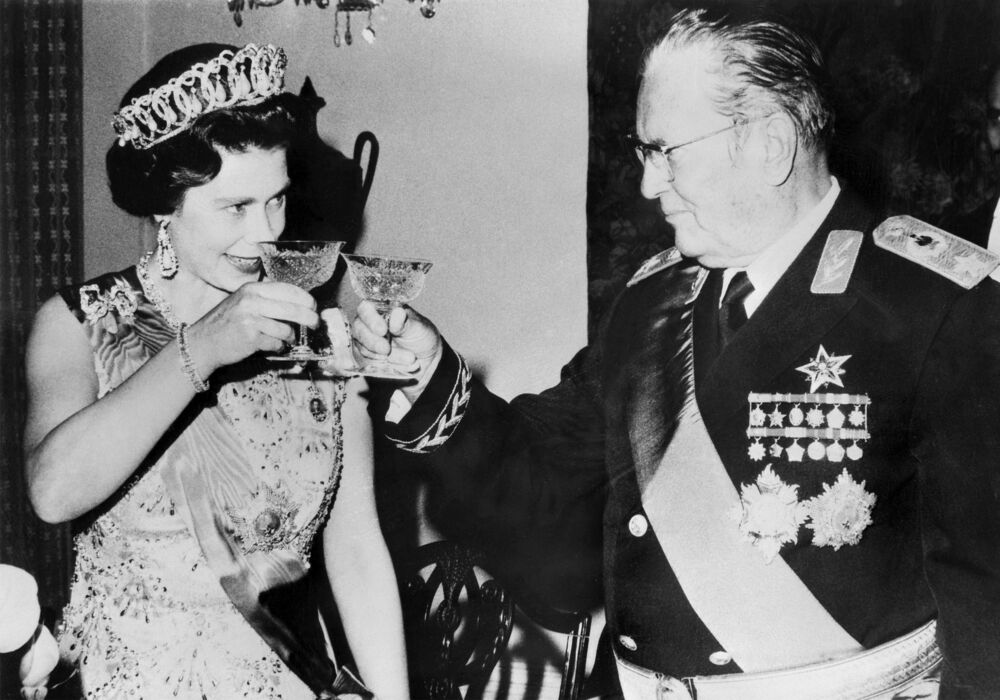 Josip Broz Tito, Tito, kraljica Elizabeta