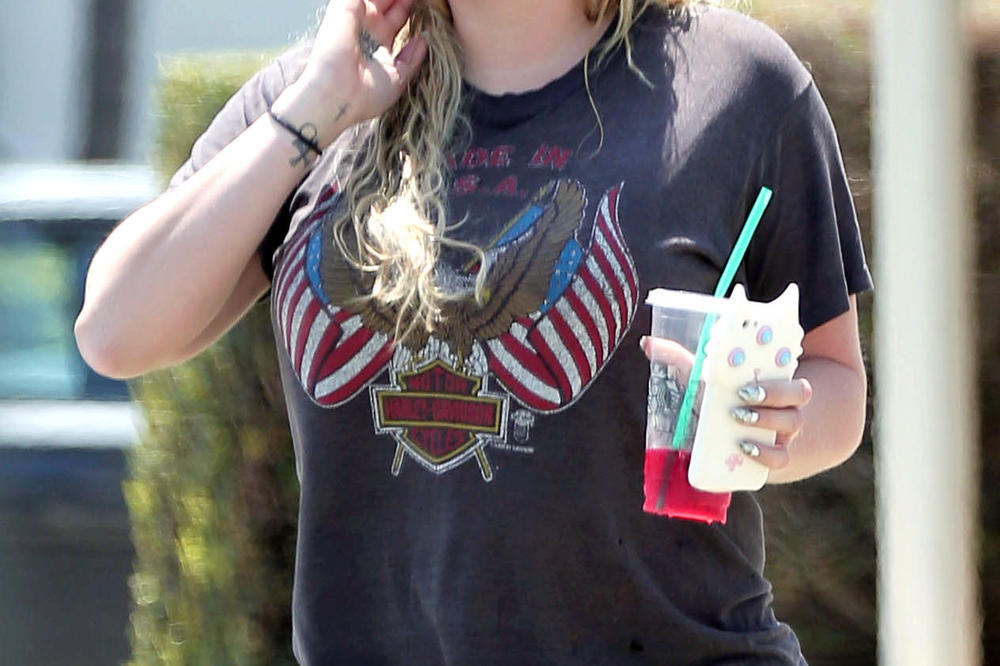 POZNATU PEVAČICU MENADŽER GODINA PSIHIČKI I FIZIČKI ZLOSTAVLJAO: Upropastio je i kontrolisao!