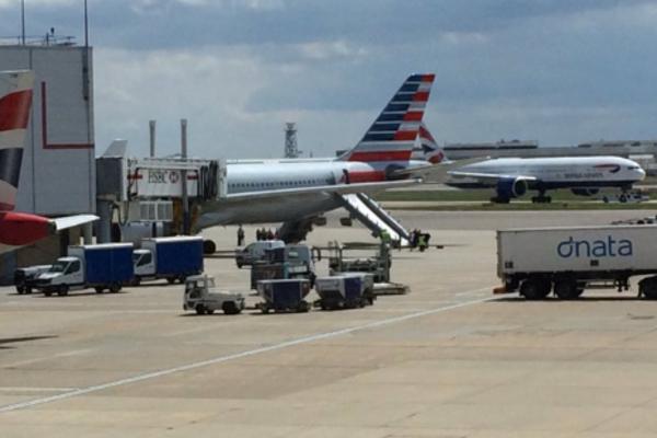 Panika u Londonu: Evakuacija aviona na aerodromu Hitrou