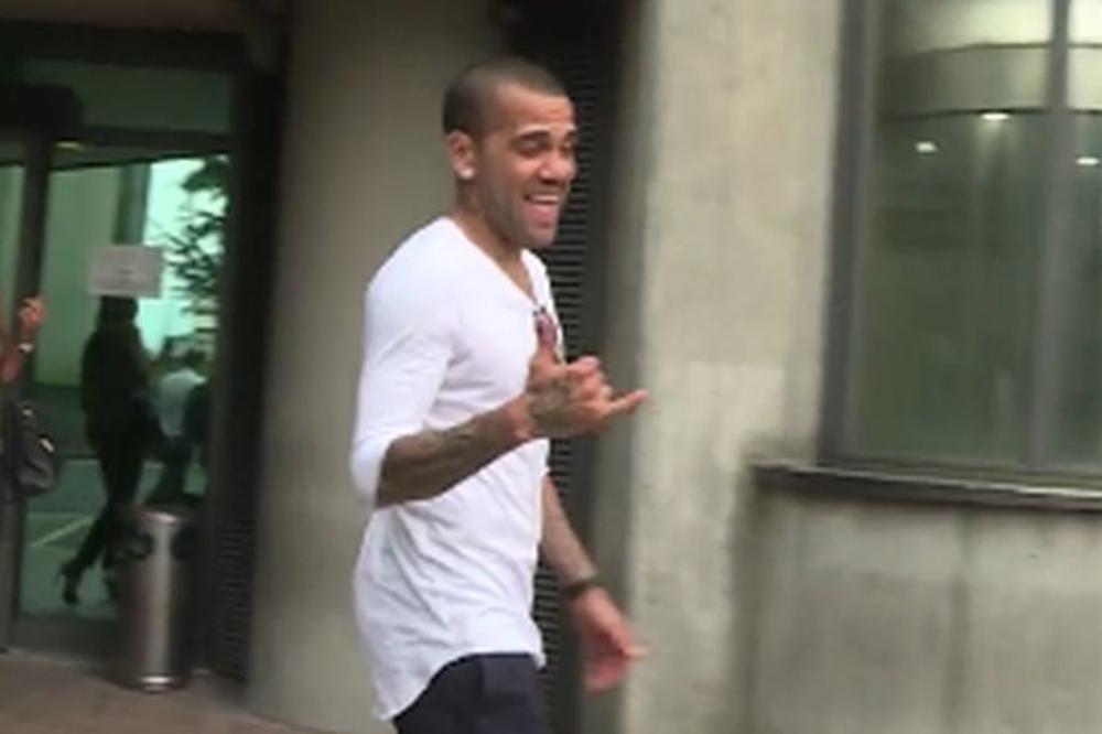 Torino slavi Brazilca: Dani Alveš stigao u Italiju i potpisao sa Juventusom! (FOTO) (VIDEO)