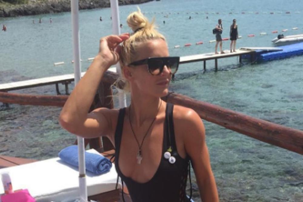 Milica Dabović je odlučila da za 24h potpuno izludi muškarce! A oni je mole da ne prestaje! (FOTO)