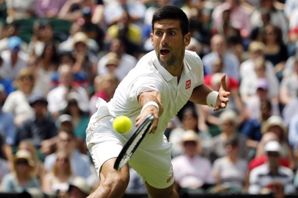 Novak je morao da se pomuči kako bi uspešno započeo odbranu titule na Vimbldonu! (FOTO)