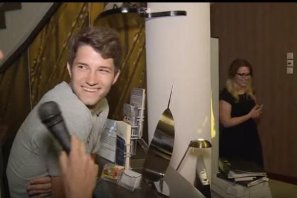 Ovako izgleda kada fudbaleri Partizana muvaju recepcionarke! (VIDEO)