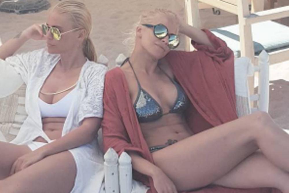 Vrele sestre Bekvalac: Kristina i Nataša pokazale guze...ne zna se koja je bolja! (FOTO)