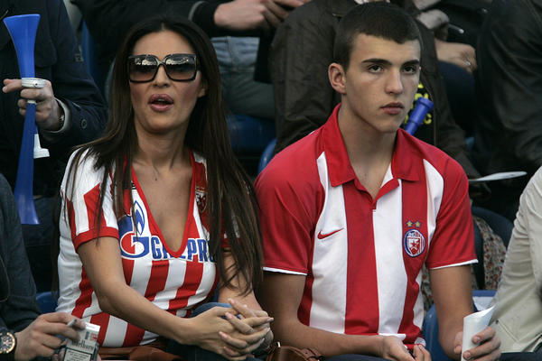 Zamalo da vedre i oblače srpskim fudbalom: Pevačke zvezde na čelu klubova! (FOTO) (VIDEO)