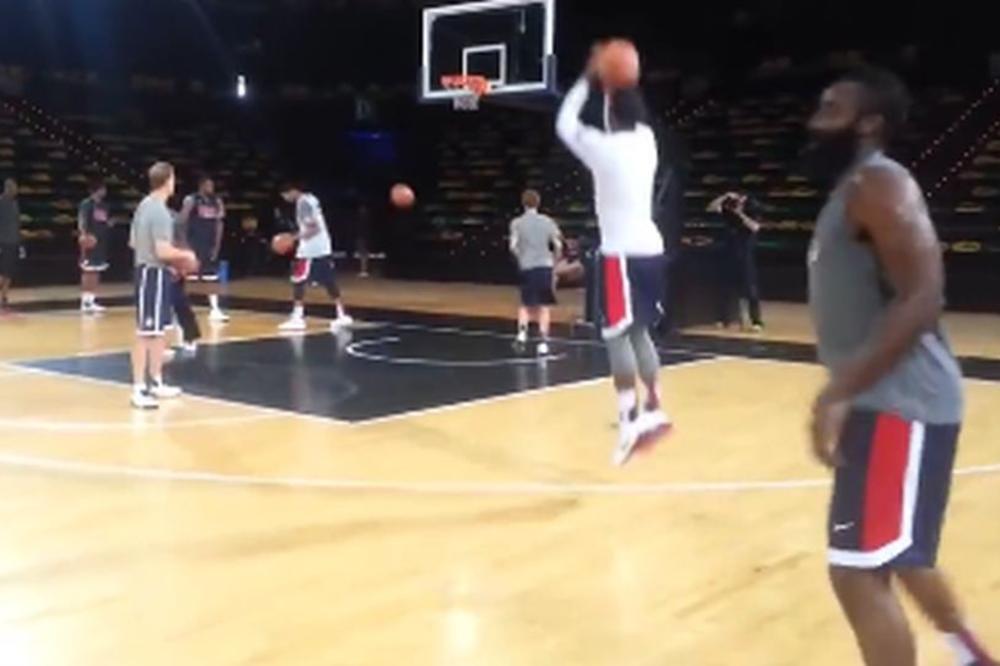 Ako Harden i Irving ovo rade u šali, šta će tek da se desi kad izađu na parket? (VIDEO)