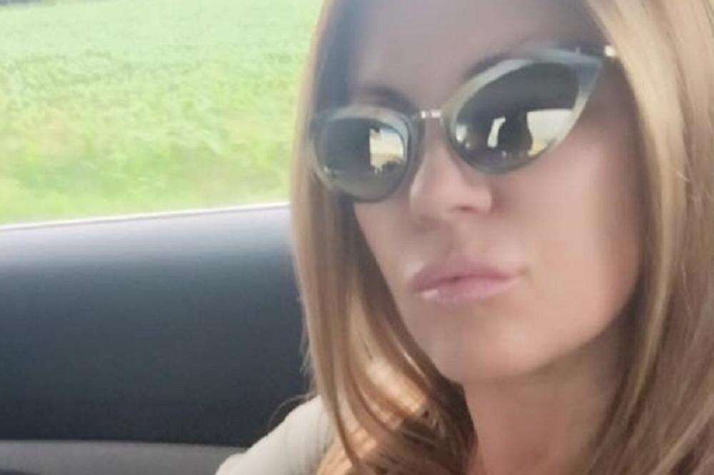 Indira se malo ubucila, ali joj to nije problem: Ponosno pokazala  mačkicu! (FOTO)