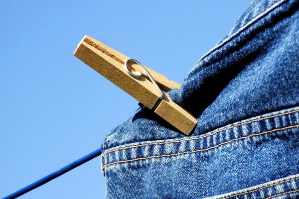 EVO ZAŠTO SU FARMERKE BAŠ PLAVE BOJE: Pašćete u nesvest kada čujete OVO!