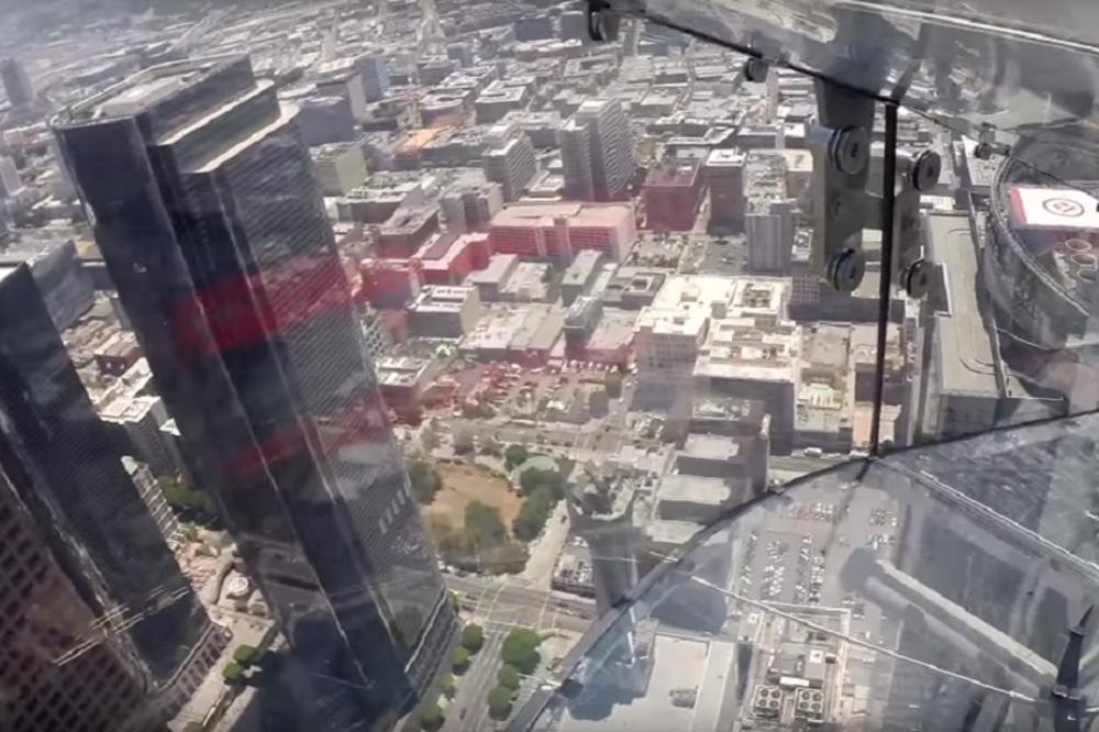 Kakav stakleni most, ovo je keva: Vožnja sa solitera u LA zaludela je sve (VIDEO)