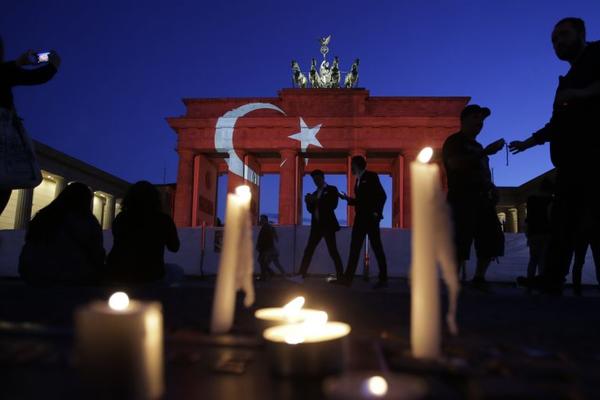 Pitate se zbog čega čitav svet ne podnosi UEFA? Evo još jednog razloga! (FOTO)