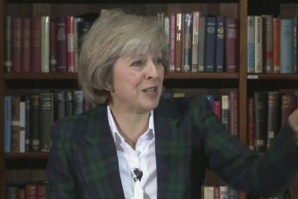 Merkelova je mala maca za nju: Ona je nova gvozdena lejdi! (VIDEO)