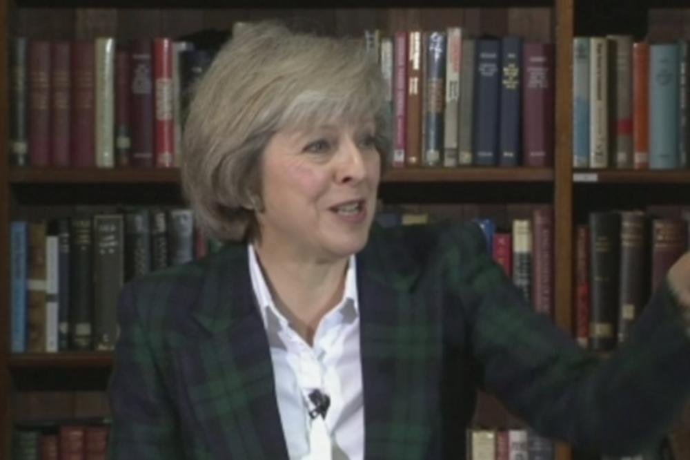 Merkelova je mala maca za nju: Ona je nova gvozdena lejdi! (VIDEO)