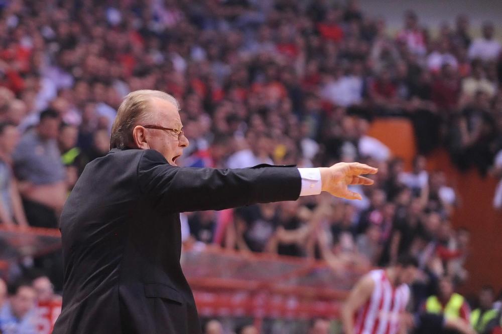 SPEKTAKL KAKAV PLANETA NE PAMTI! Dušan Ivković poslednji put na klupi crveno-belih, a na terenu najbolje što može da se vidi...