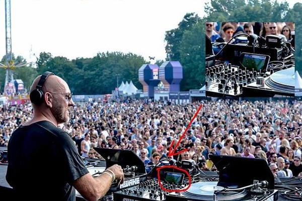Pogledajte fotografiju o kojoj priča ceo svet: Sven Vath uhvaćen dok gleda fudbalsku utamicu (FOTO)