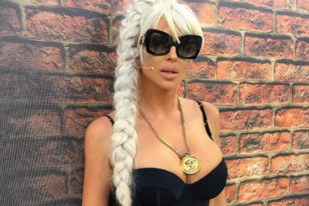 Devojke će za ovim da polude! JK obukla neverovatan komad odeće! (FOTO)