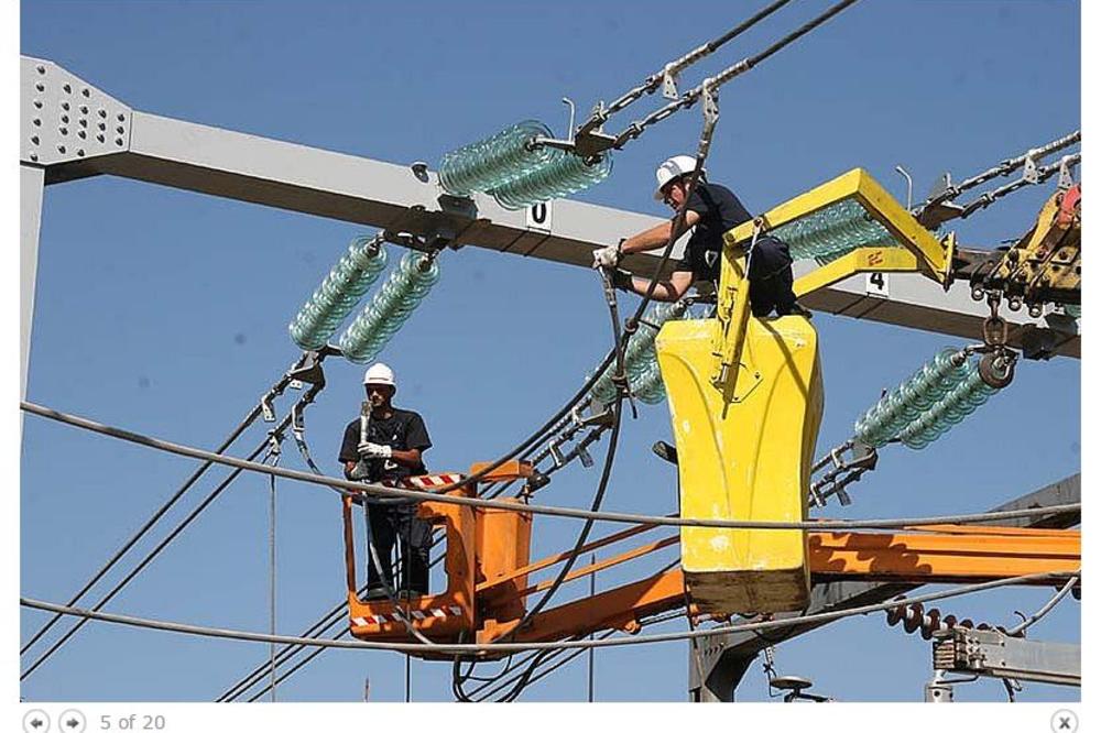 ŽENA SE ZAKUCALA U BANDERU: Deo Kumodraža bez struje