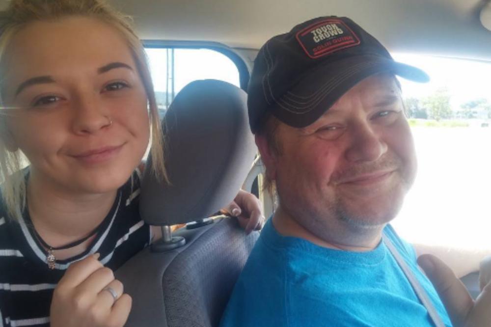 Da li je on najluđi ćale na svetu: Ismeva ćerku na Instagramu i zato je postao potpuni hit! (FOTO)