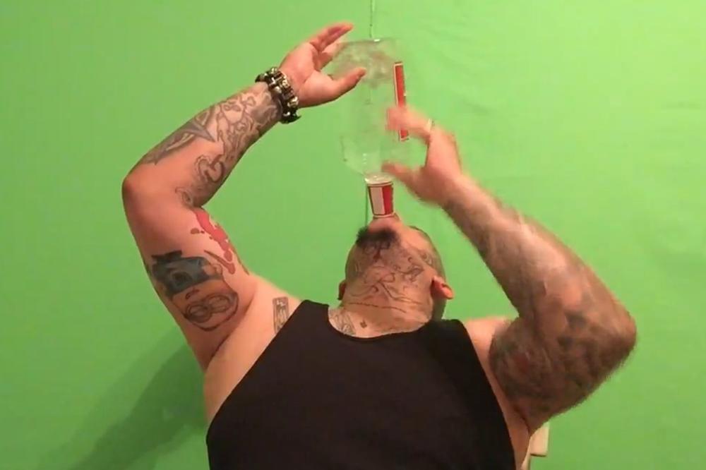 Sabio je 2 litra votke u jednom cugu i ostao živ! A nije Rus! (VIDEO)