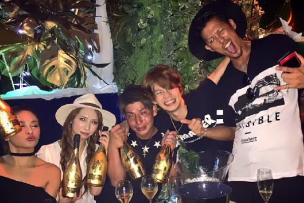 Narodnjački horoskop: Evo koji znak treba da se veseli uz Mito bekrijo, Crne kose, Lepotana...