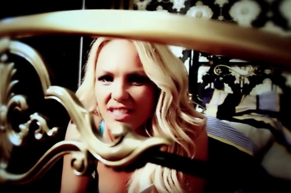 Slađa Petrušić izazvala skandal: Snimila pesmu posvećenu bivšem premijeru? (VIDEO)