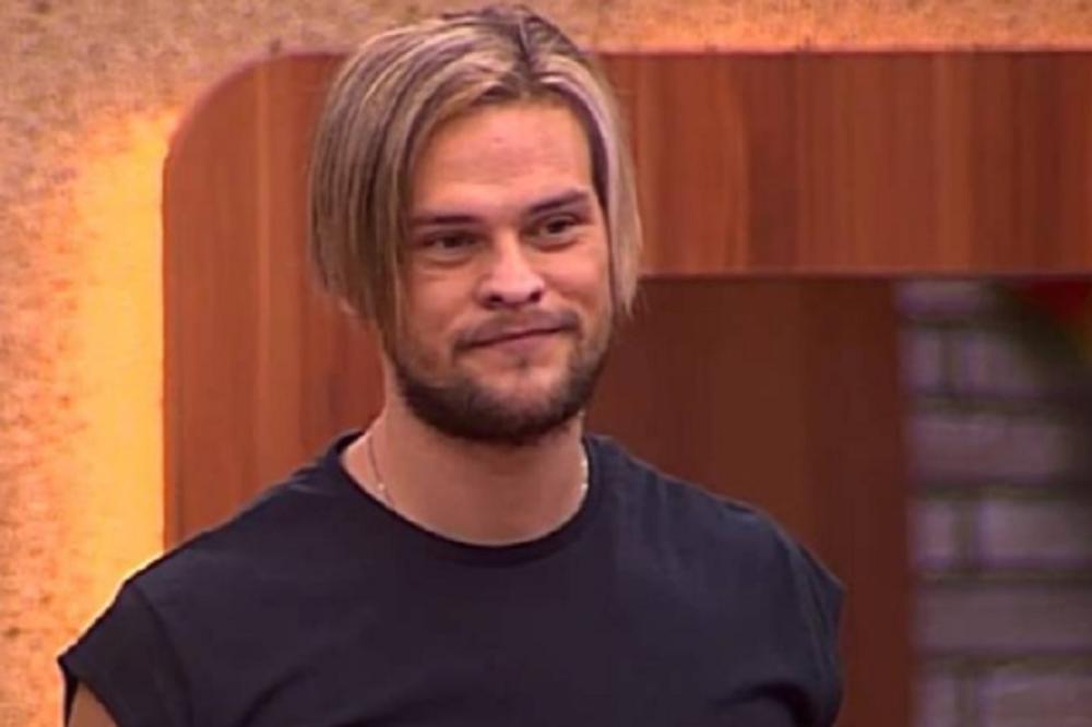 Promangupirao se: Darko iz VB je bio lud za Tinom, a sad je postao pevač i šeta još bolju cicu! (FOTO)